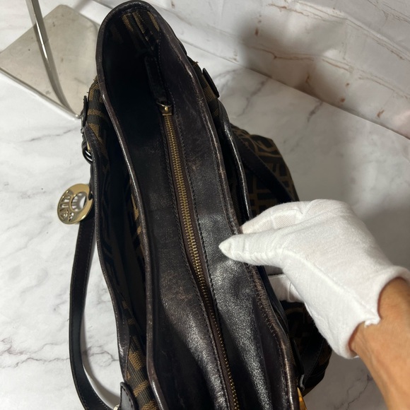 GUC Fendi Canvas Zucca Chef's Tote - Picture 9 of 15